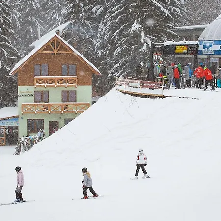 Kvasnicnik アパート デマノブスカ・ドリーナ